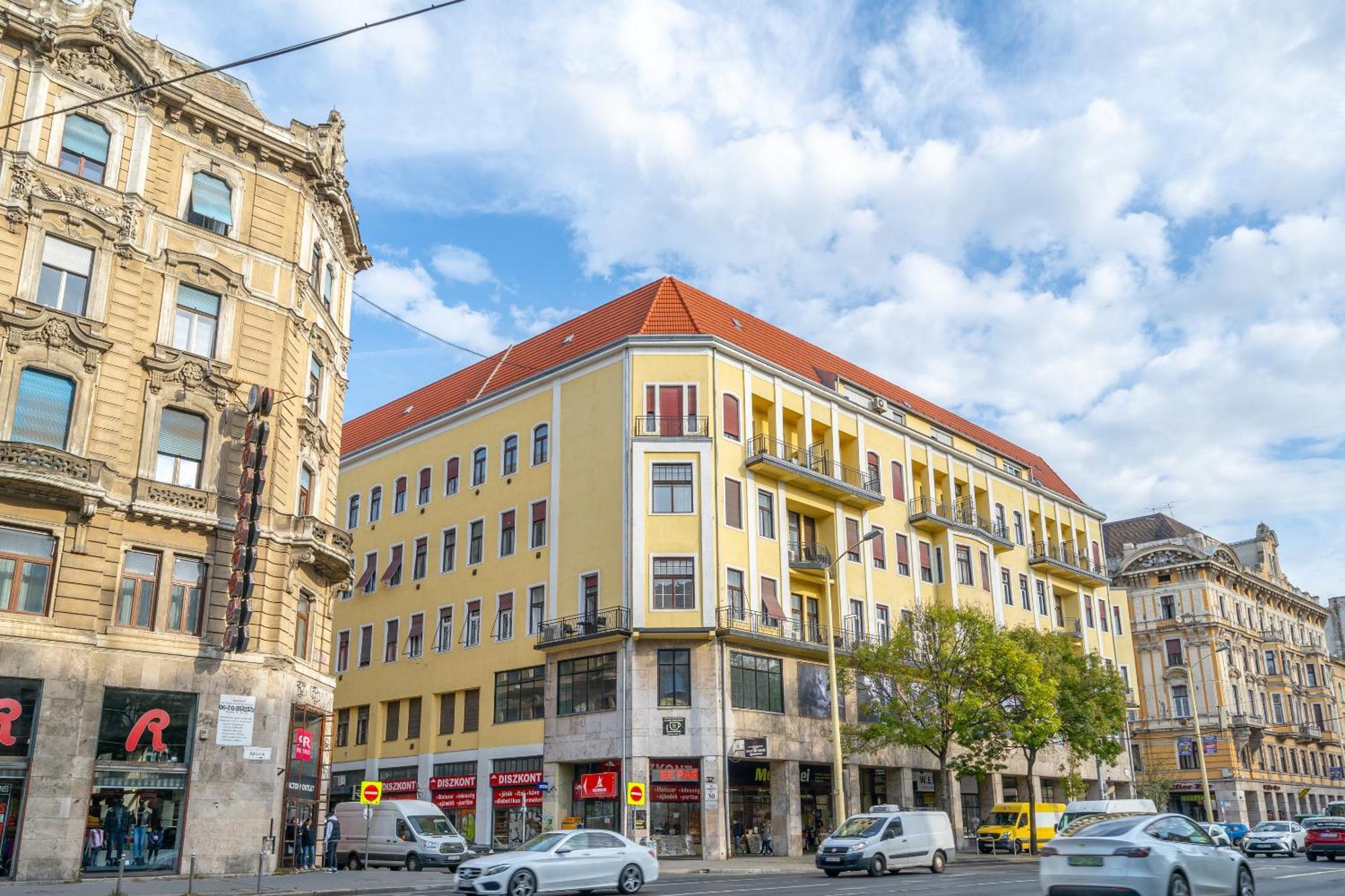 Rakoczi Stylish Entire Apartment Budapest Bagian luar foto