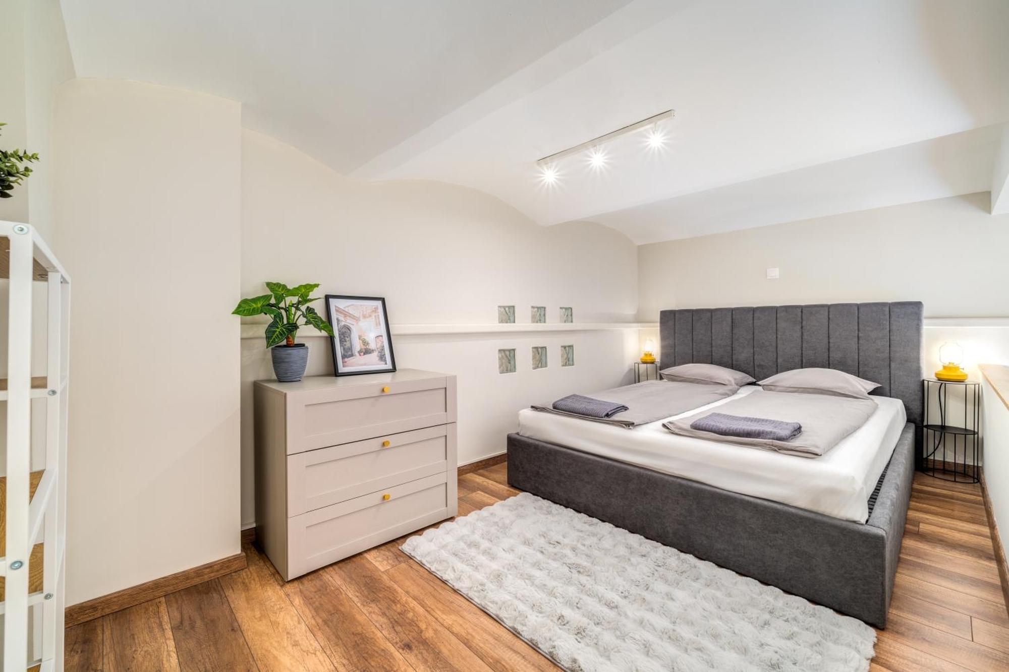 Rakoczi Stylish Entire Apartment Budapest Bagian luar foto